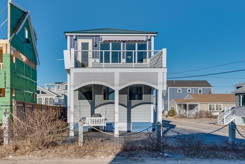Wells Beach House w/ Ocean-View Deck