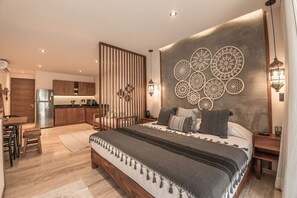 Skrivbord, strykjärn/strykbräda, wi-fi och sängkläder