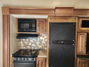 Refrigerador, microondas, horno, placa de cocina