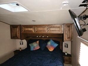 1 slaapkamer, een strijkplank/strijkijzer, reisbedje, wifi