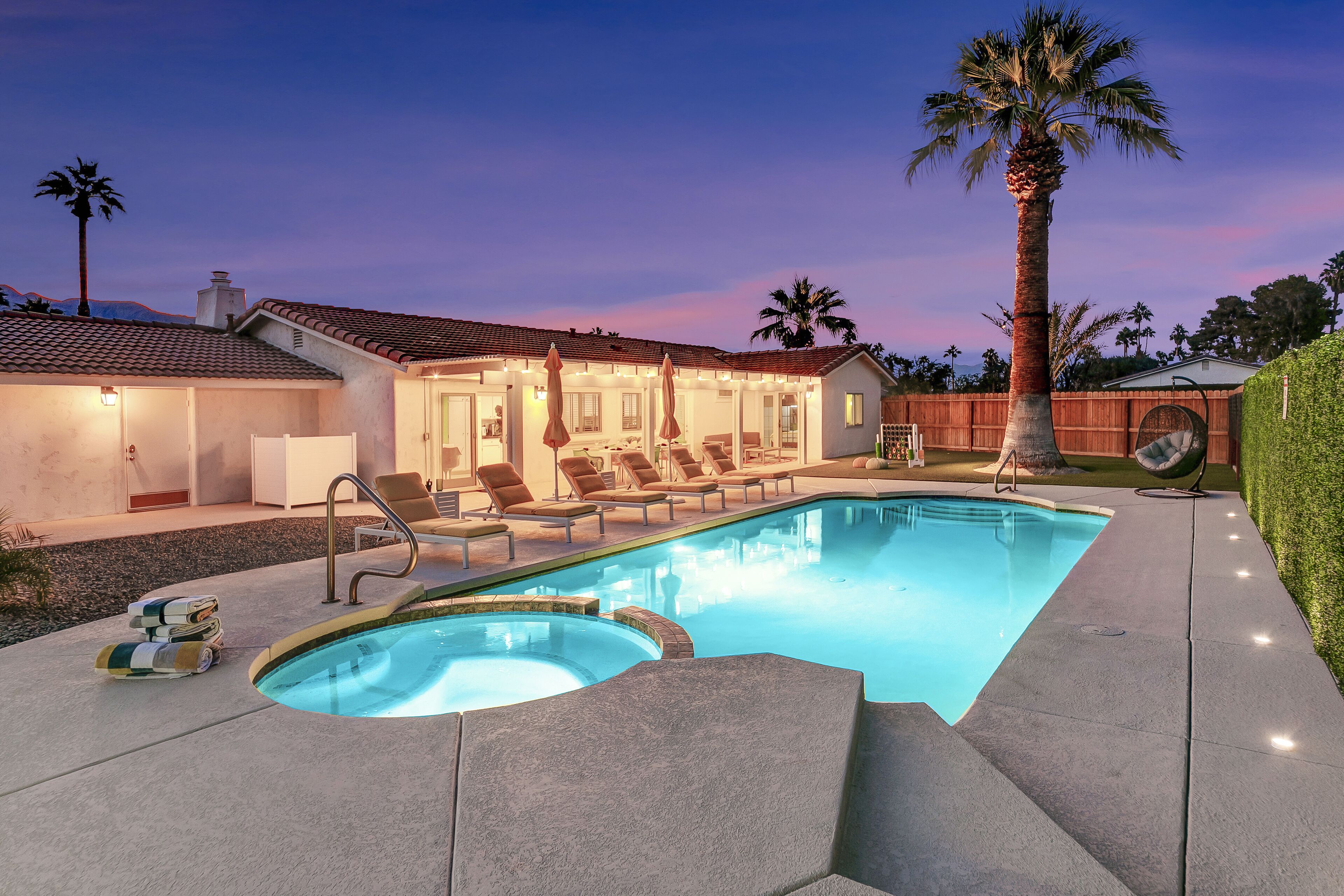 Sol Dorado: Pool, Spa, Fire Pit, Built-n BBQ!