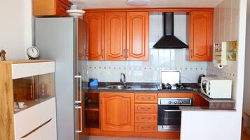 Réfrigérateur, micro-ondes, cafetière/bouilloire