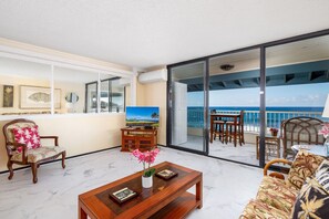 Condo, 1 cama King e sofá-cama (Kona Reef A-34) | Área de estar