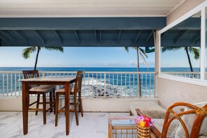 คอนโด, เตียงคิงไซส์ 1 เตียง และโซฟาเบด (Kona Reef A-34) | รับประทานอาหารกลางแจ้ง