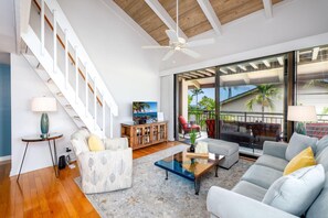 Condo, nhiều giường (Kona Makai 4-306) | Khu phòng khách