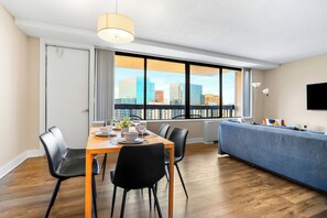 Comfort Apartment, 2 Bedrooms, City View | Dining room - Comfort Living Alexandria Apts (Arlington)