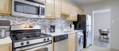 Comfort Apartment, 1 Bedroom | Private kitchen | Fridge, microwave, oven, coffee/tea maker