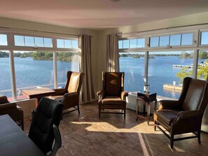 Interior - Lakeside Loft located in Port Severn (Port Severn)