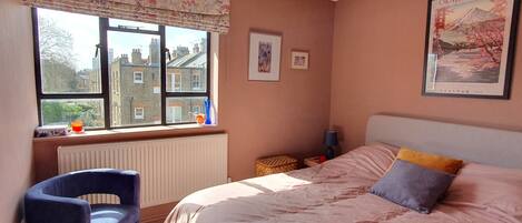 1 غرفة نوم ومكتب ومكواة/لوح كي وواي فاي مجانًا