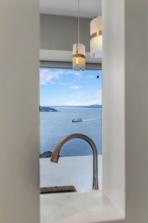 Premium Condo | Bathroom | Shower, free toiletries, hair dryer, towels