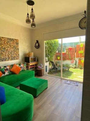 Living area - 4 min walk to Skhirat Beach! Modern 3 BR House, Pool, Fully Equipped. (Skhirat)