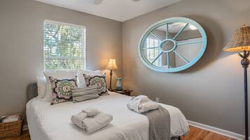 3 bedrooms, travel crib, free WiFi, bed sheets