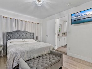 4 bedrooms, iron/ironing board, WiFi, bed sheets - 4BR Oasis w/heated pool & arcade! Pet friendly, groups, couples & families! (Miami)