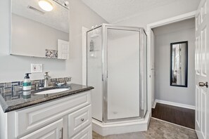 Shower, hair dryer, towels, soap - Excellent Roswell Location! Quiet Basement Apartment in Private Setting! (Roswell)