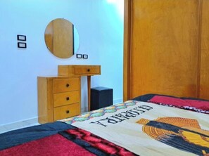1 habitación, tabla de planchar con plancha, wifi y ropa de cama