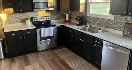 The Sunshine Bungalow - Greensburg's Vacation Home.