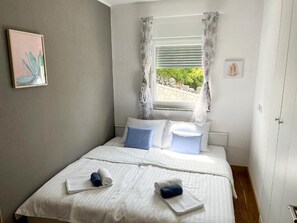 3 Schlafzimmer, Schreibtisch, Bügeleisen/Bügelbrett, WLAN