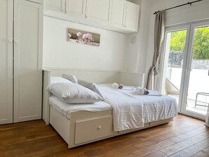 3 camere, una scrivania, ferro/asse da stiro, Wi-Fi