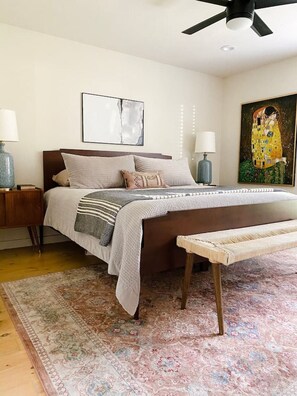 3 bedrooms, desk, iron/ironing board, travel cot - Fireplace, Fire Pit, Turf Backyard | Central ATX (Austin)