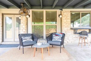 Terrace/patio - Fireplace, Fire Pit, Turf Backyard | Central ATX (Austin)