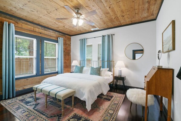 4 bedrooms, desk, iron/ironing board, travel cot