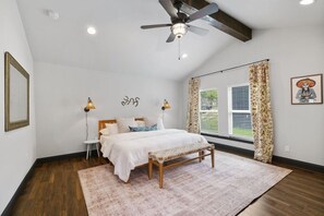 4 bedrooms, desk, iron/ironing board, travel cot