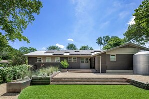 Exterior - SoCo Oasis | Pool + Hot Tub | Heart of ATX (Austin)