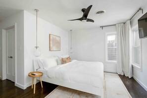 4 bedrooms, iron/ironing board, travel crib, WiFi - SoCo Oasis | Pool + Hot Tub | Heart of ATX (Austin)