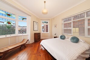 3 bedrooms, desk, iron/ironing board, free WiFi