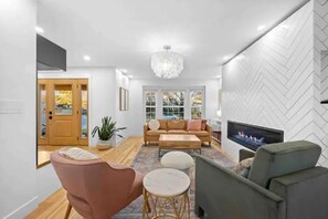 Fireplace - Beautiful modern home in Arvada (Arvada)