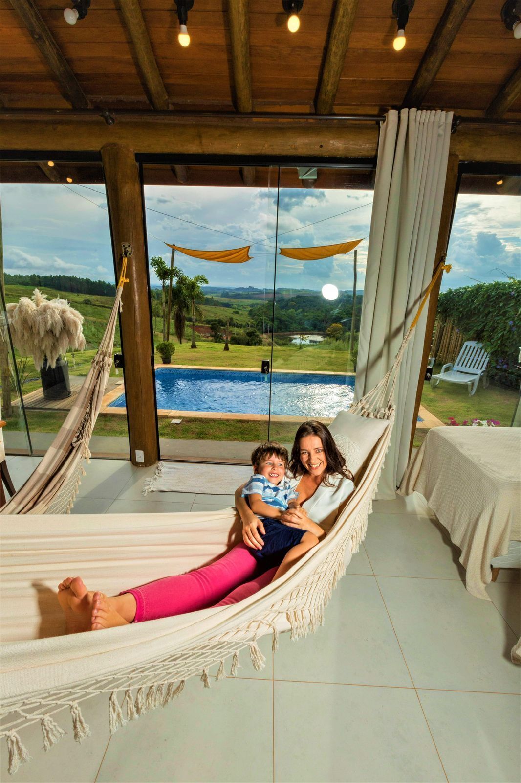 Casa de campo | Área de estar | Smart TV, lareira