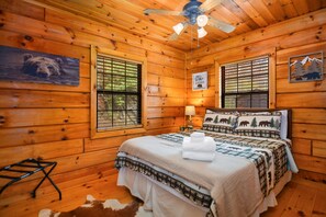3 bedrooms, iron/ironing board, WiFi, bed sheets - Gorgeous Mountain Views, Hot Tub, Fire pit, Game room, Close to town!  (Blue Ridge)