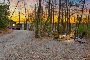 Terrace/patio - Gorgeous Mountain Views, Hot Tub, Fire pit, Game room, Close to town!  (Blue Ridge)