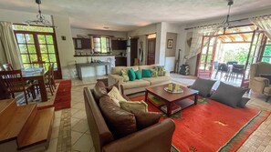 Smart-TV, Kamin, DVD-Player, Tischfußball