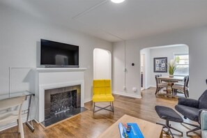 Interior - Nearby Wesley. Pickle Ball + Bikes + Family Fun! (Wichita)