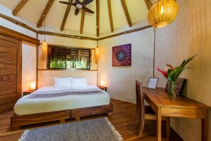 Canopy Rooms | Ropa de cama de alta calidad y caja de seguridad en la habitación 