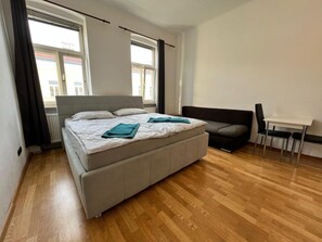 Economy Triple Room - EasyStay 3BR shared Apt. Near Meidling (Vienna)