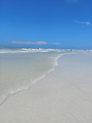 كراسي للتشمس، مناشف للشاطئ