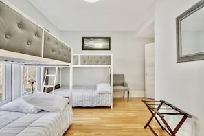 5 habitaciones, tabla de planchar con plancha, wifi y ropa de cama
