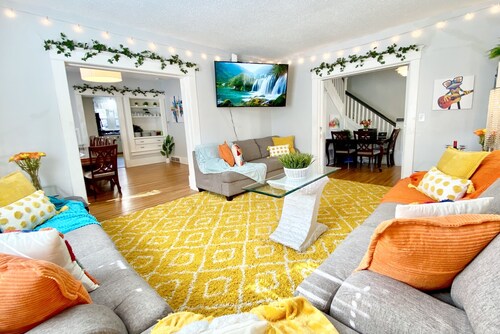 ELEGANT, SPACIOUS FAMILY HOME - 1/2 MILE FROM WESLEY HOSPITAL - 11 BEDS