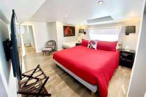 5 bedrooms, iron/ironing board, WiFi, bed sheets