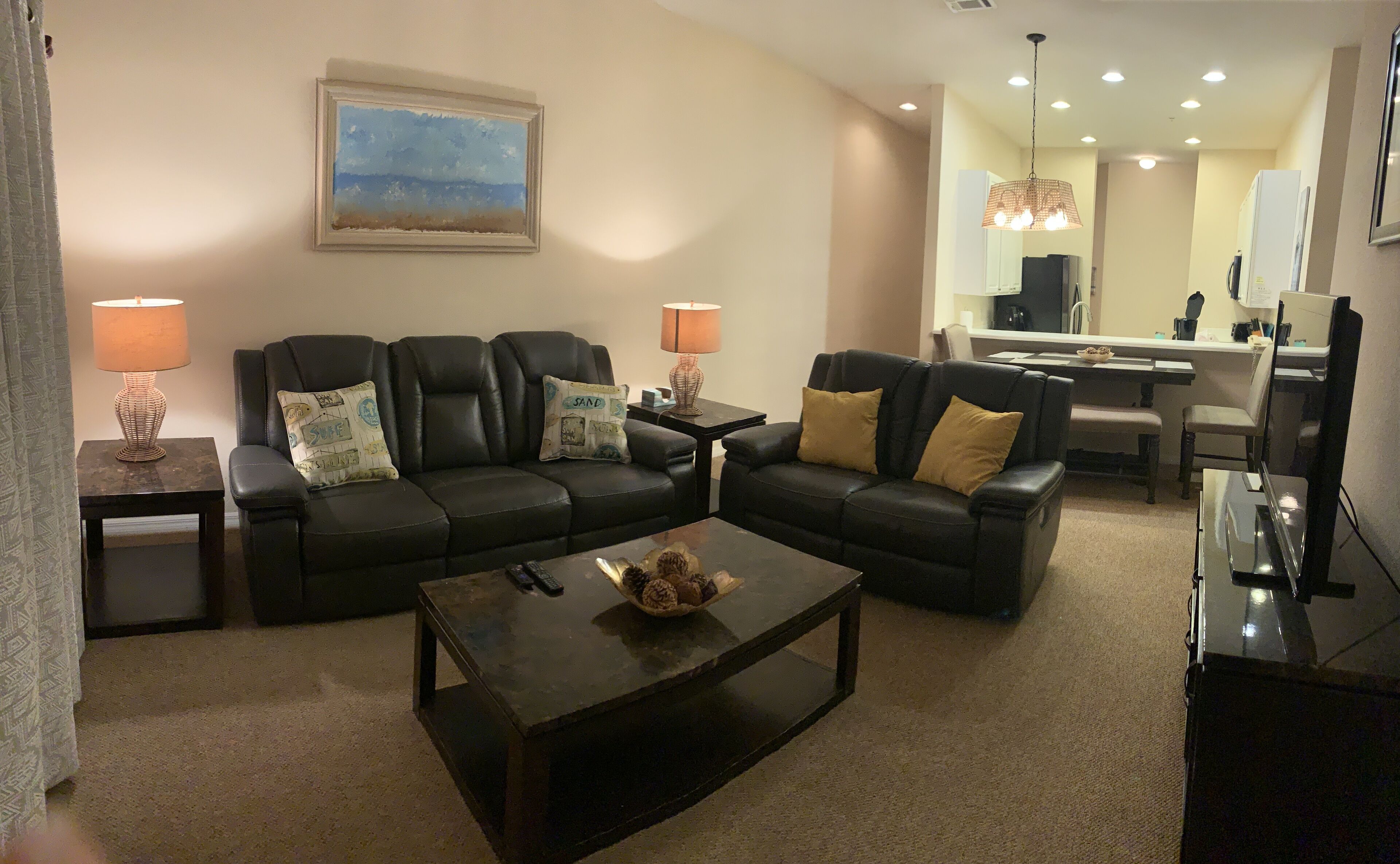 Rest & Relax Bahama Bay Ground Floor 3 bed 2 bath  20 min to parks