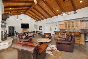 Interior - Rancho Los Alacranes- Large Retreat Venue in the Rio Grande Valley- sleeps 41 (Raymondville)