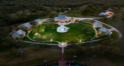 Rancho Los Alacranes- Large Retreat Venue in the Rio Grande Valley- sleeps 41