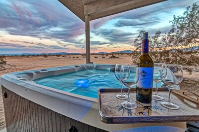 MESA SILVERADO Desert Hideaway with Outdoor Spa & Amazing Views Near JTNP