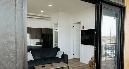 Walk To Intrust Bank Arena! Modern Loft W/ W&D!