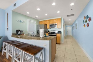 Fridge, microwave, oven, stovetop - Splash 804E (Panama City Beach)