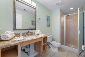 Shower, hair dryer, towels - Splash 804E (Panama City Beach)