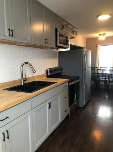 Sleeps 6. Pets welcome. Wi-Fi. 3 bedroom house