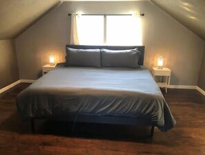 3 habitaciones, escritorio, tabla de planchar con plancha y wifi gratis 